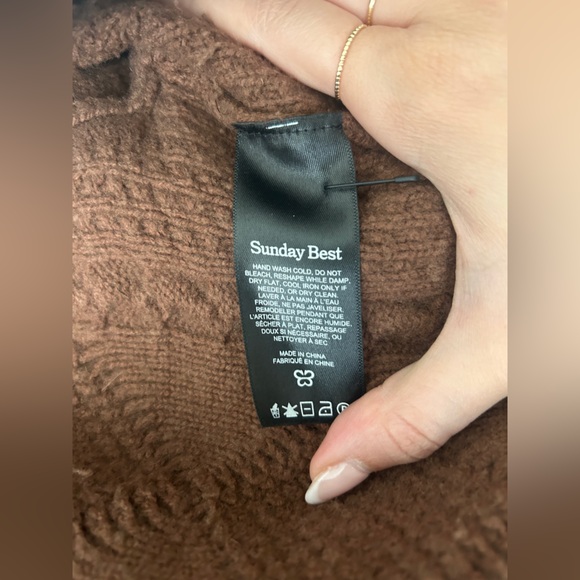 Aritzia Sunday Best Cable Knit Cropped Cardigan - Picture 3 of 6